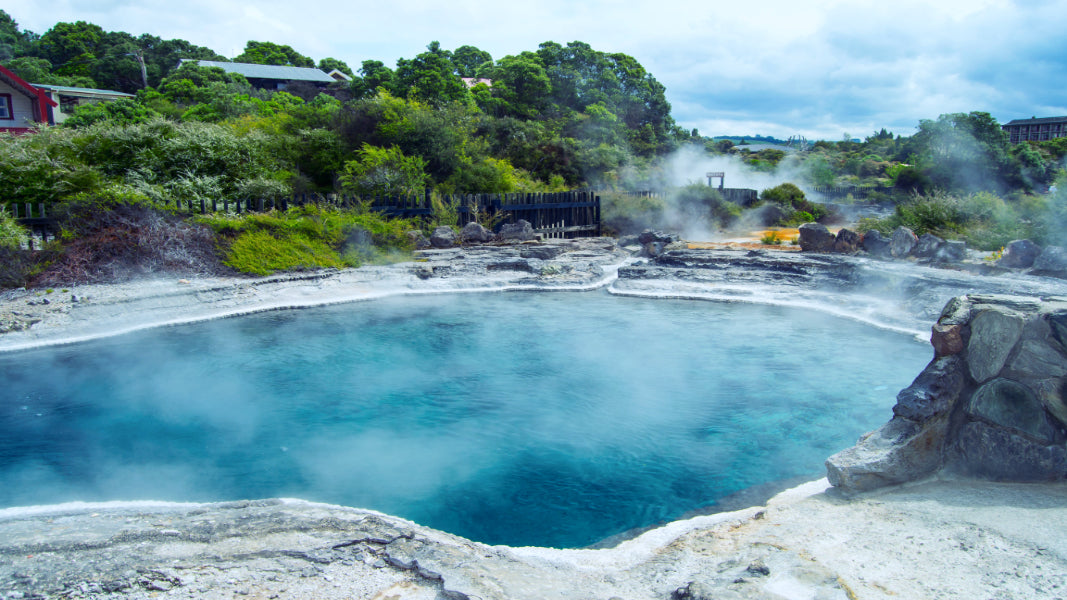 Aguas termales: propiedades y beneficios para hidratar y refrescar la piel