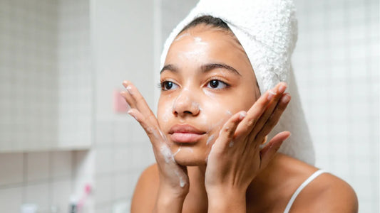 Doble limpieza facial según nuestro tipo de piel y beneficios de cada paso